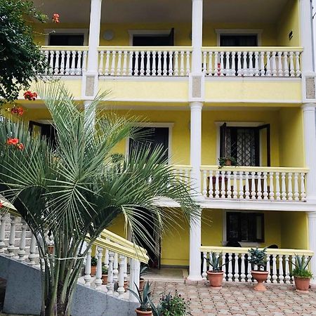 Hotel George'S House Kobuleti Esterno foto