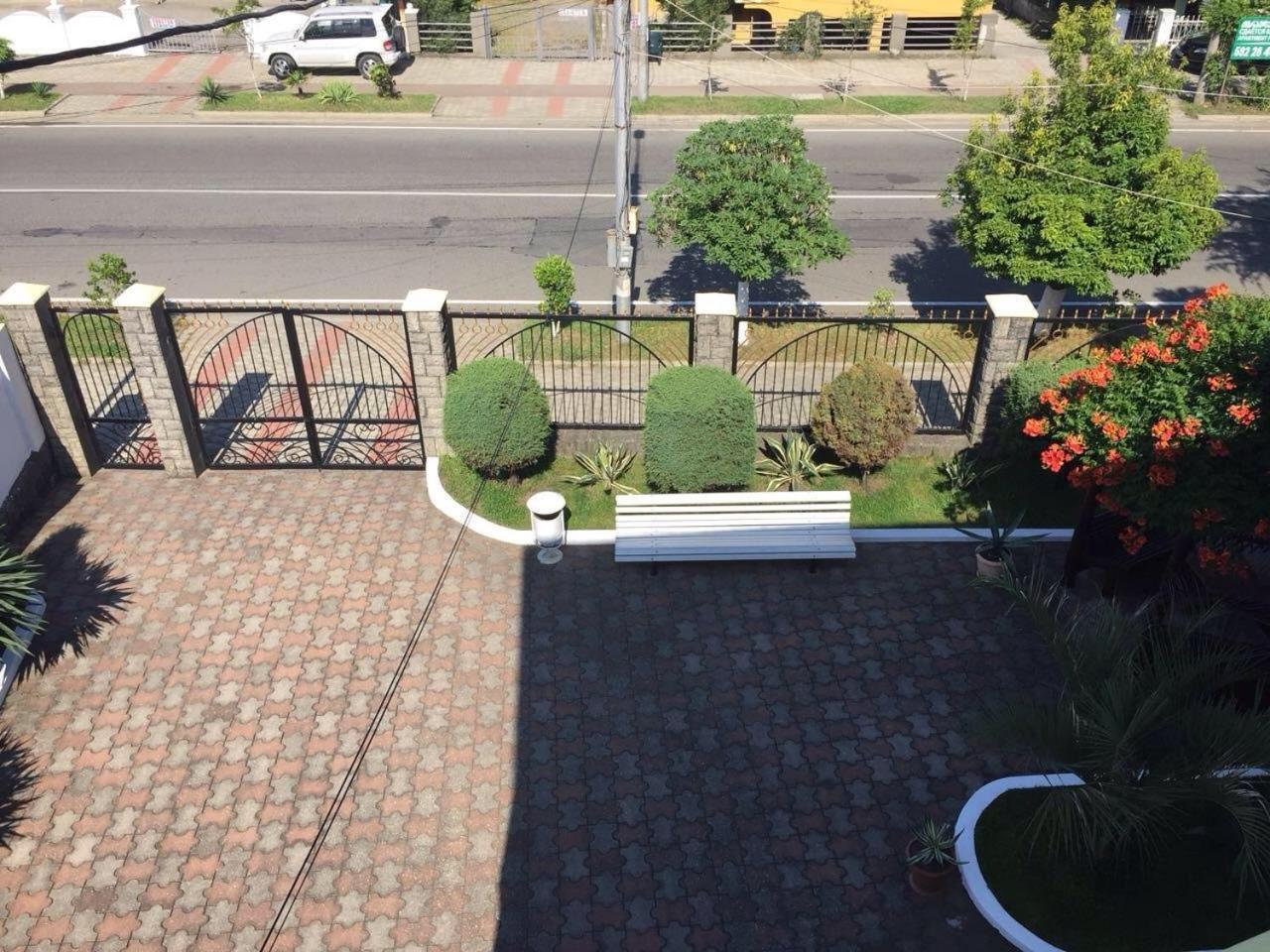 Hotel George'S House Kobuleti Esterno foto