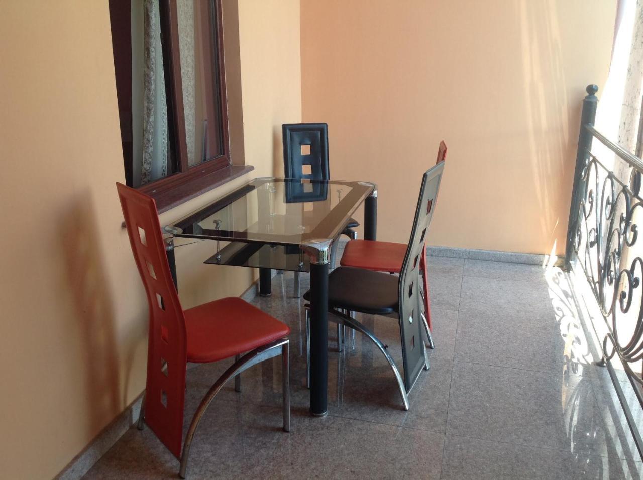 Hotel George'S House Kobuleti Esterno foto